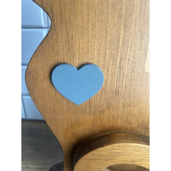 Vintage wooden cat tabletop decor with blue heart - Picture 3 of 7